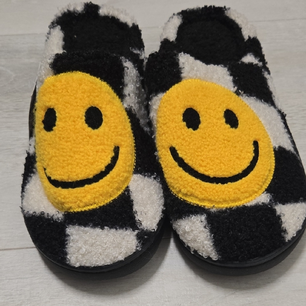 Smiley Face Checkered Slippers Adult M(7-8)